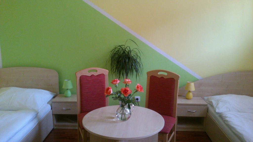 Hotel & Motorest V Udoli Zlateho Potoka Blsany Room photo
